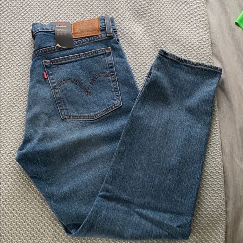 NWT Levi’s Wedgie Jean Straight Leg Size 29